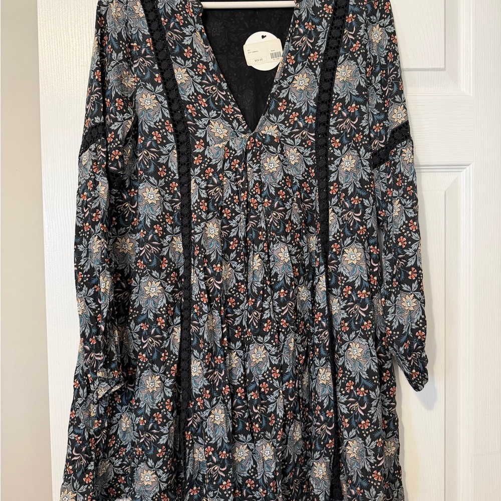 En Creme Floral Long Sleeve Dress - Black and Blue
